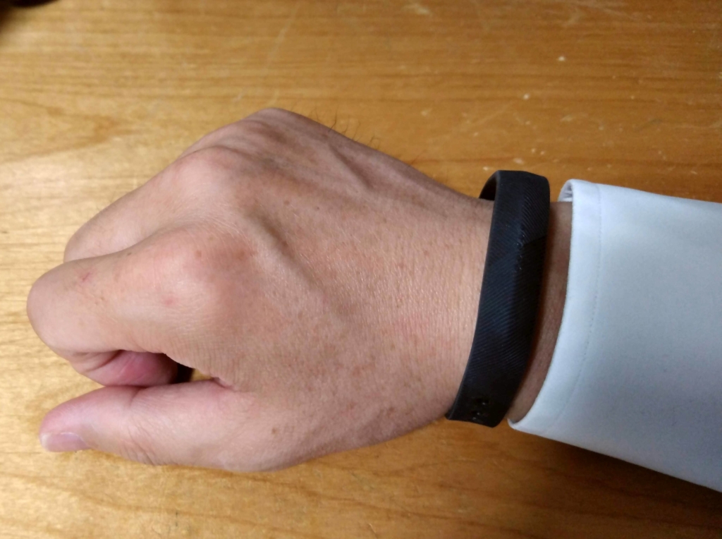 腕時計とともに ウェアラブルデバイスつけたい人 Fitbit Flex2が断然おすすめ Yaozo100
